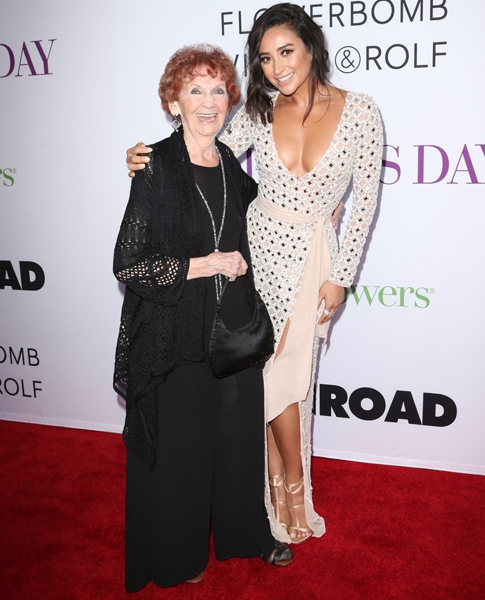 Actress Shay Mitchell and her grandmother attend the premiere of Mother&rsquo;s Day