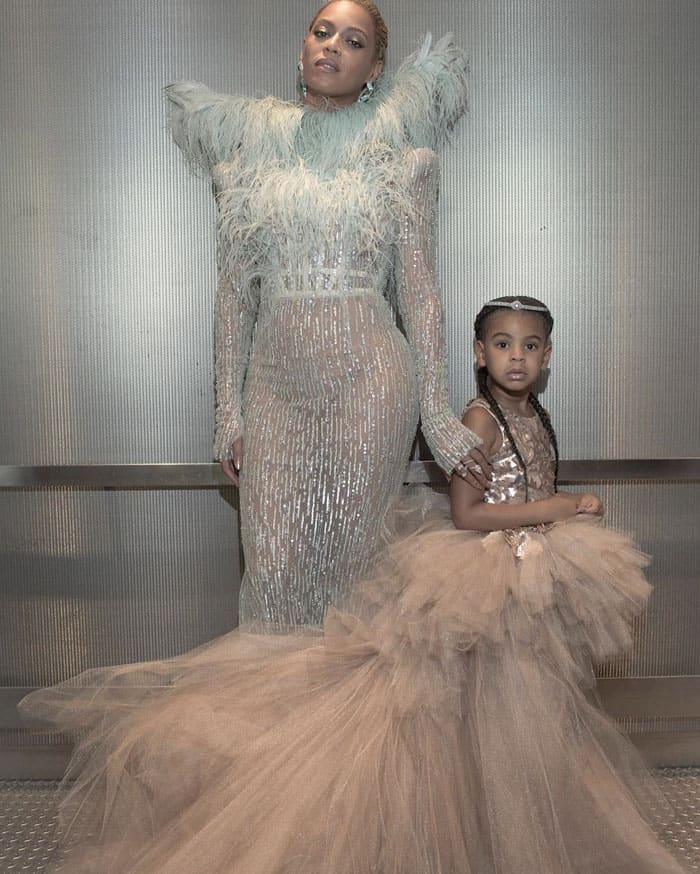 Beyonc&eacute; uploads an elevator photo of the mother-daughter tandem on her Instagram