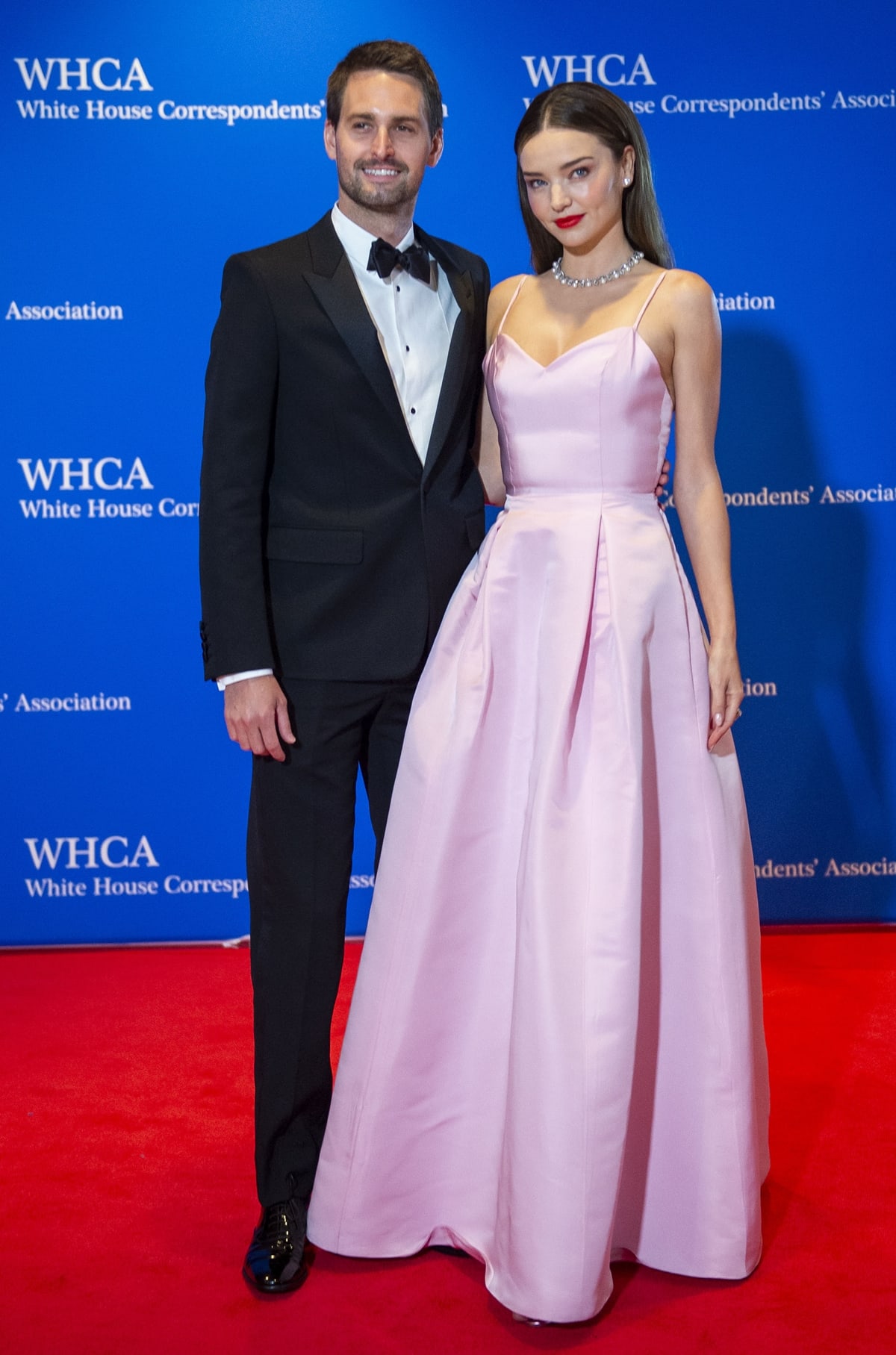 Evan Spiegel in a Saint Laurent tuxedo and his wife Miranda Kerr in a Sheila Frank dress at the 2022 White House Correspondents&rsquo; Association Dinner