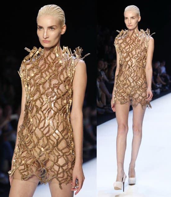 A glimmering web as an extraordinary mini dress