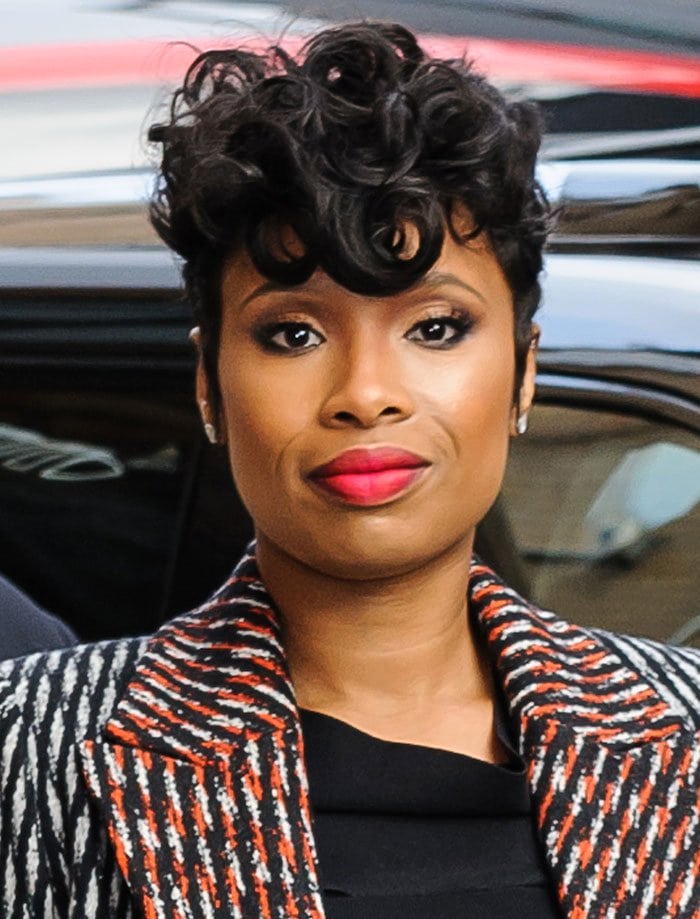 Jennifer Hudson's&nbsp;curled pixie, red lipstick and dark eye-makeup