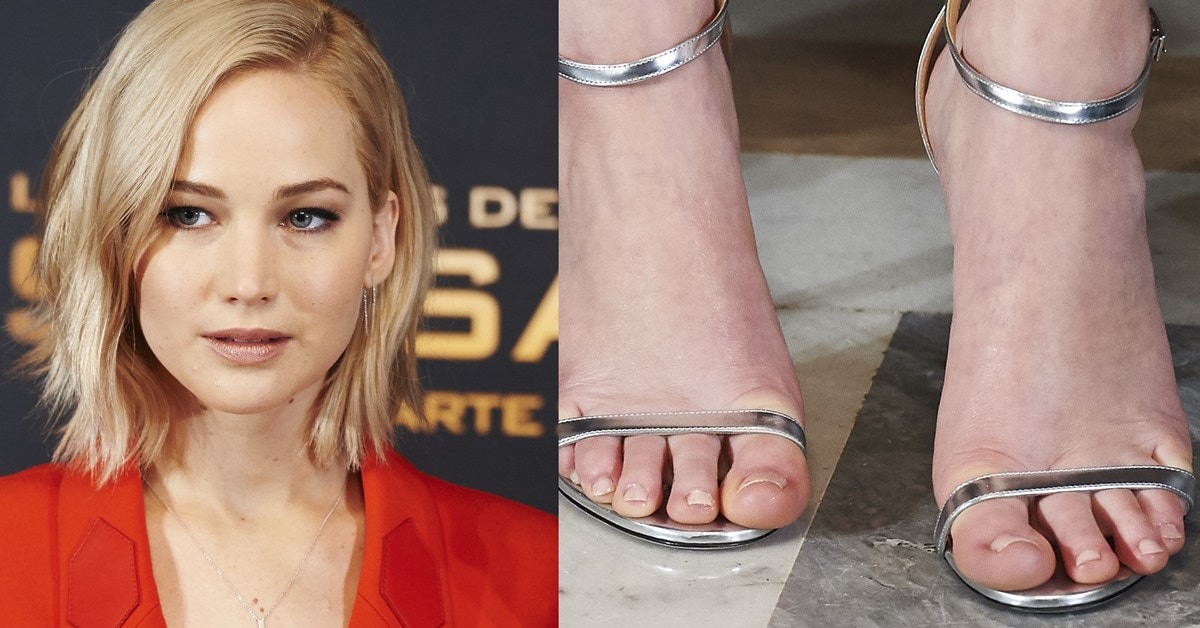 Jennifer Lawrence's hot feet in muddy black sandals