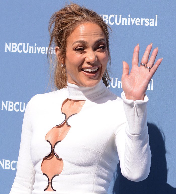 Jennifer Lopez's dress features&nbsp;three keyhole cutouts and silver metal details