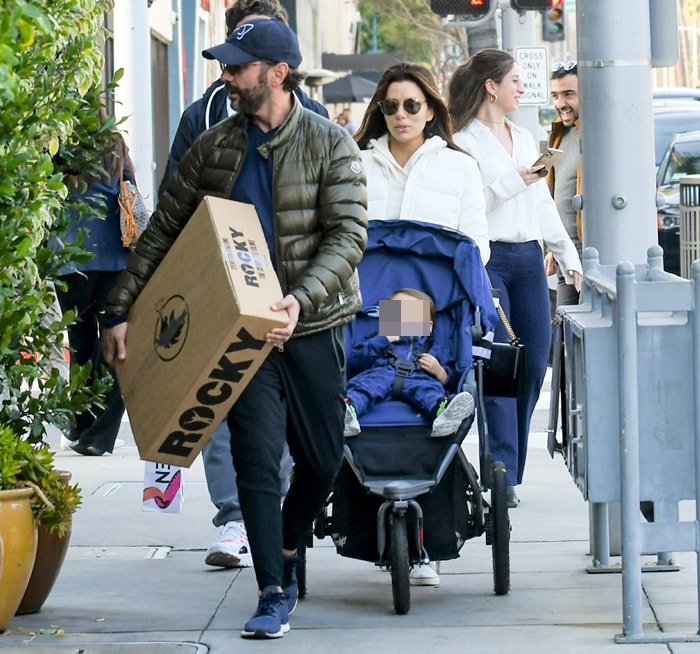 Eva Longoria with her husband Jos&eacute; "Pepe" Bast&oacute;n and son Santiago Enrique