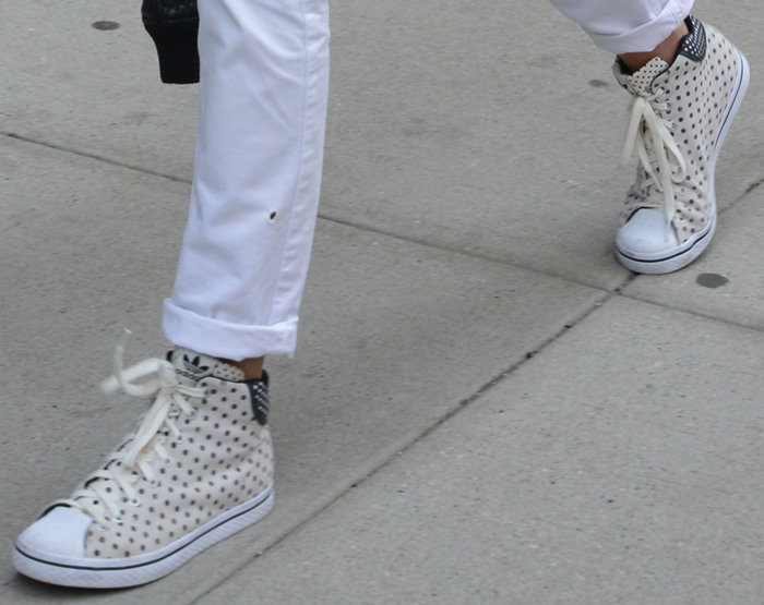 Karolina Kurkova wearing adidas Originals &ldquo;Vulc Star&rdquo; sneakers