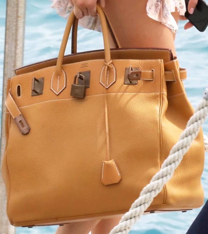 Kendall Jenner's bag is an oversized Herm&egrave;s Birkin in tan leather