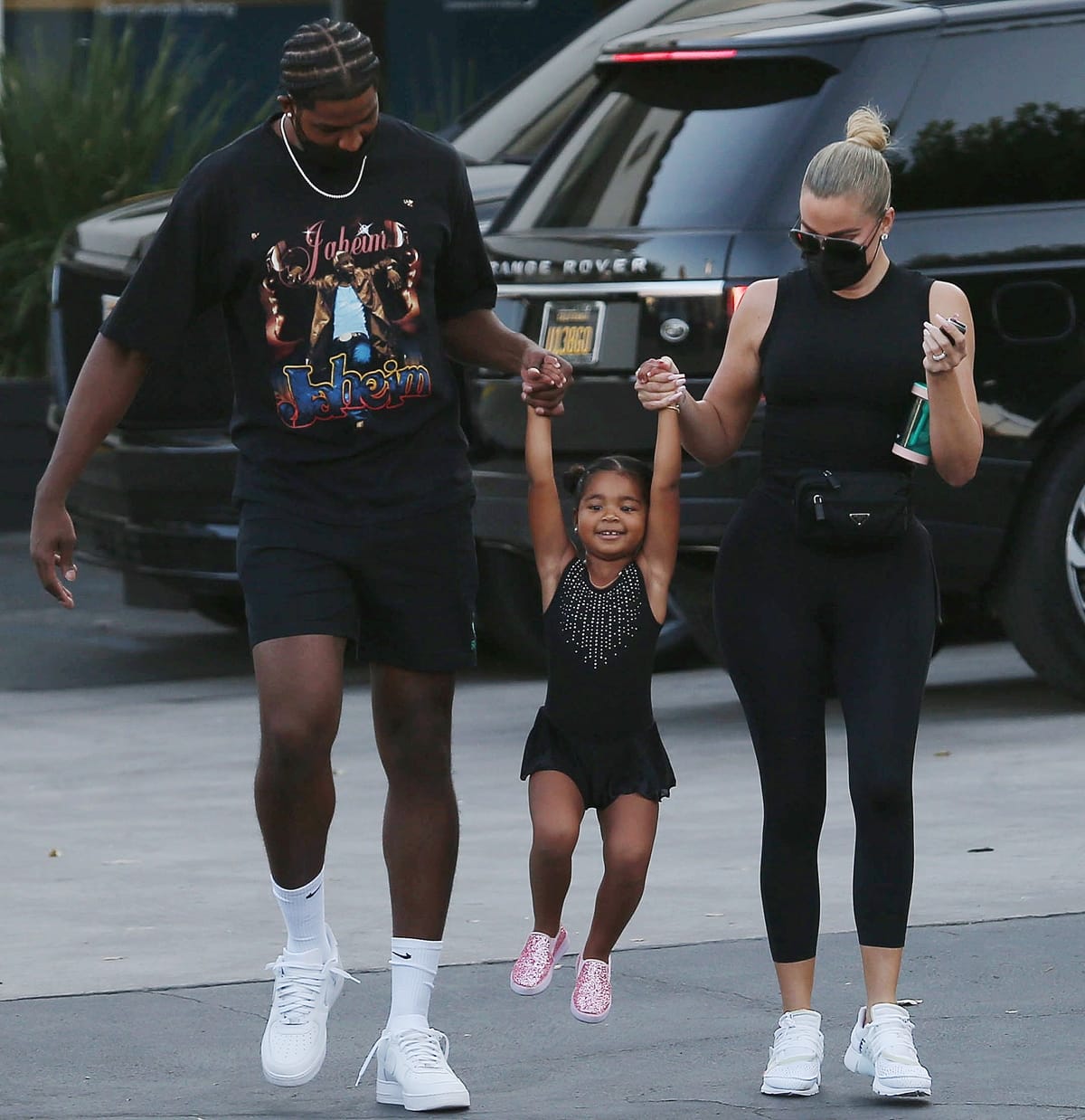 Tall parents Khlo&eacute; Kardashian (5'8&Prime;) and Tristan Thompson (6'9&Prime;) with their daughter True