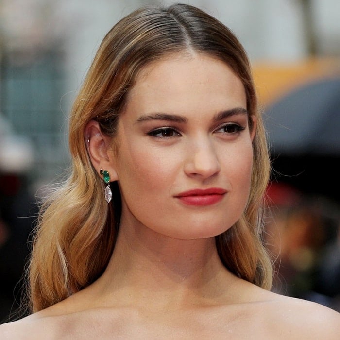 Lily James showing off her&nbsp;diamond and emerald dropper earrings