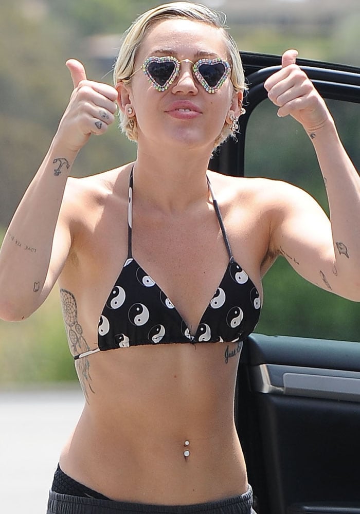 Miley Cyrus&nbsp;showing an unsightly forest-thick chaos going on in her armpits