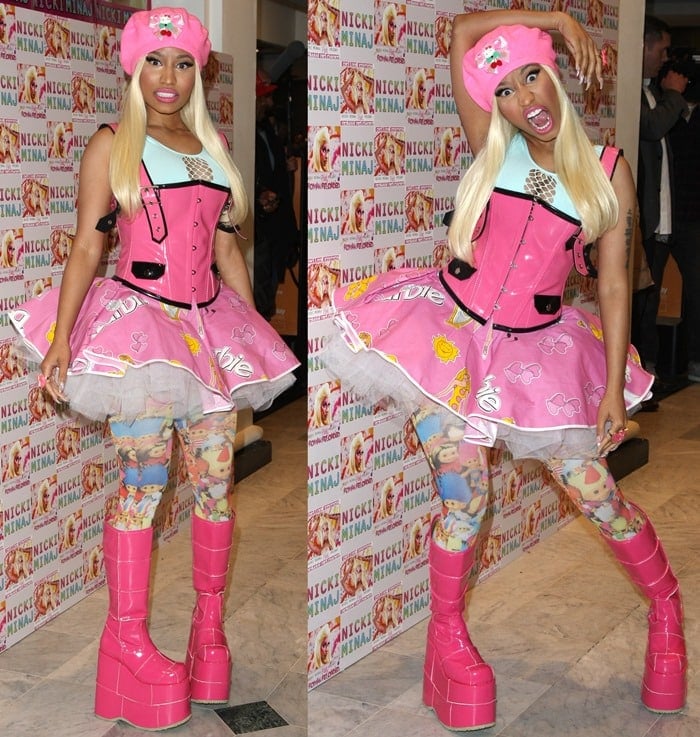 Nicki Minaj drssed up like&nbsp;a crazy Barbie doll