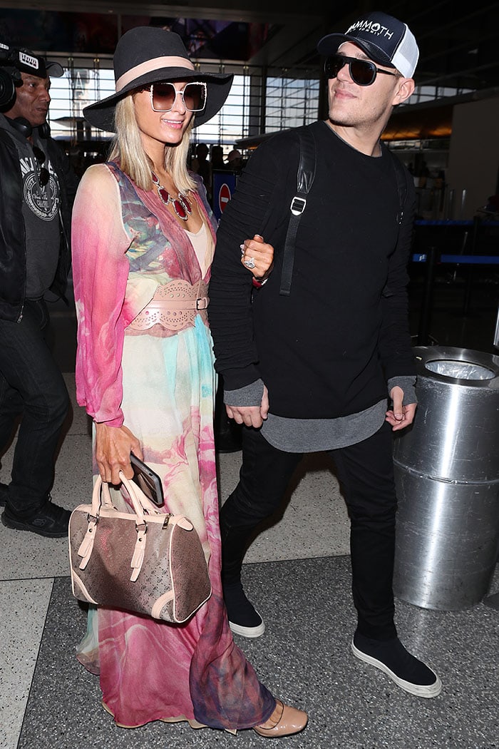 Paris Hilton and fianc&eacute; Chris Zylka departing from&nbsp;Los Angeles International Airport (LAX) in Los Angeles, California, on January 24, 2018.