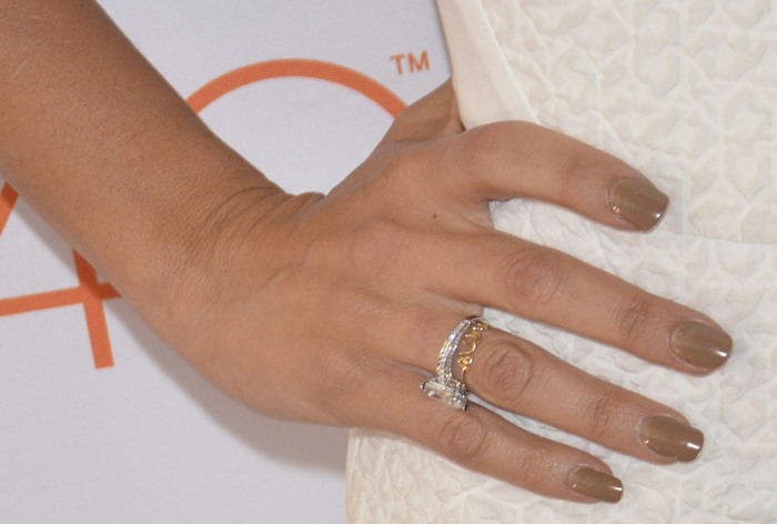 Pen&eacute;lope Cruz showing off her rings and manicure