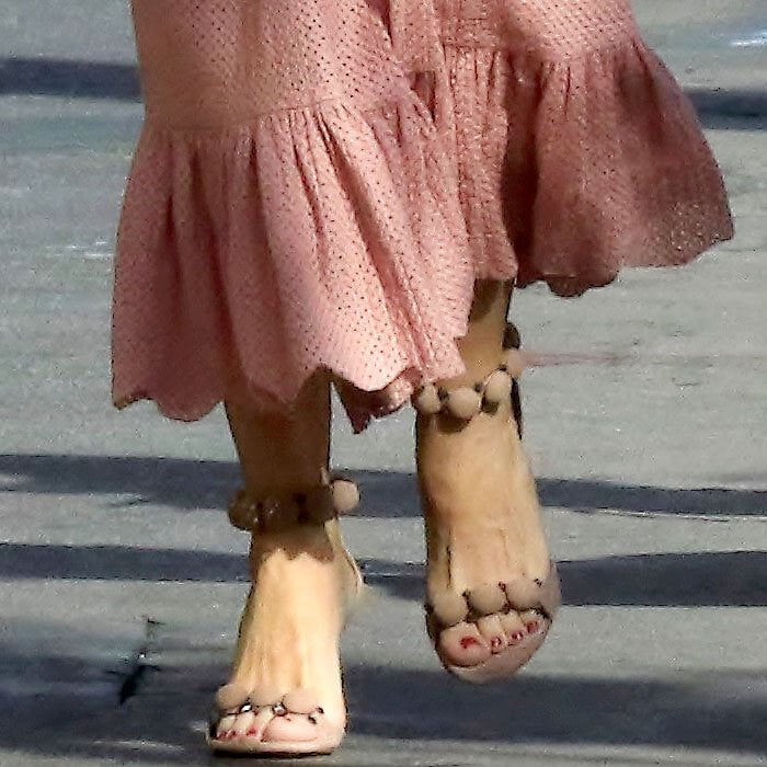 Close-up of Sofia Vergara&rsquo;s Ala&iuml;a &lsquo;Bombe&rsquo; beige suede ankle-strap sandals with round stud detailing