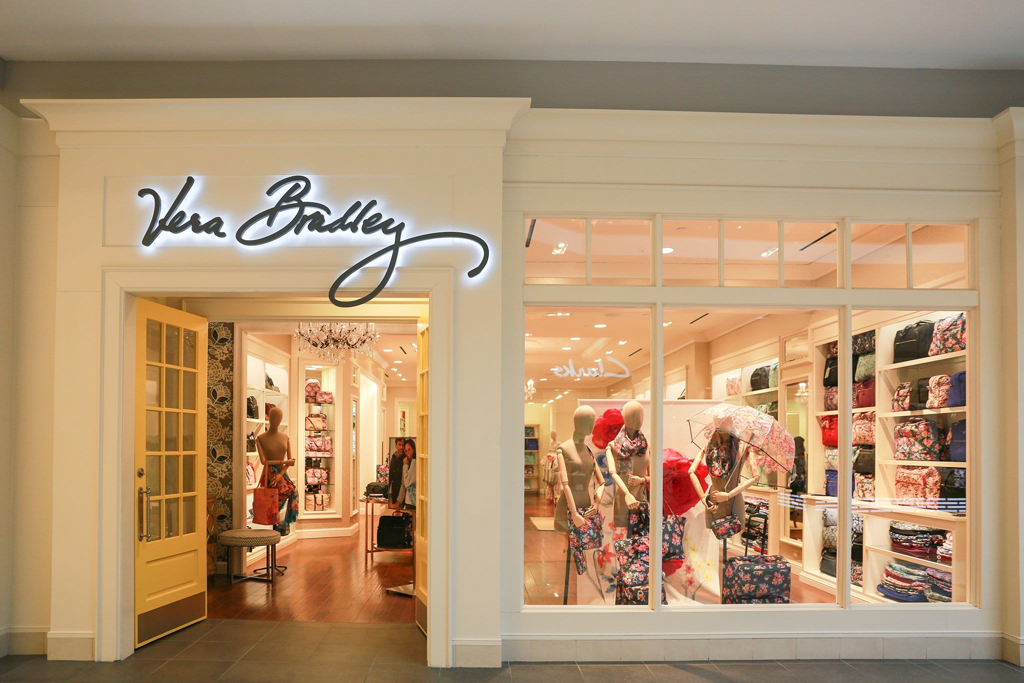 Vera Bradley is one of the most loved and recognized bag brands, thanks to its feminine floral and paisley prints 